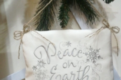 decorazione albero natale peace on earth