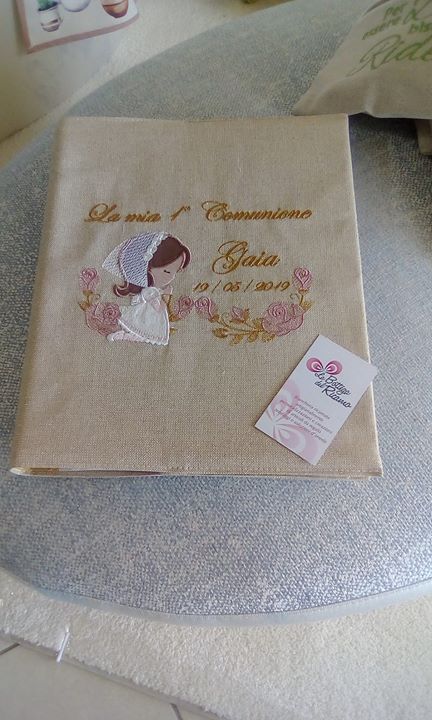 Ecco un'idea regalo personalizzata,un album dei ricordi per le tue occasioni speciali #prodottidiqualita #loghi e ricami personalizzati